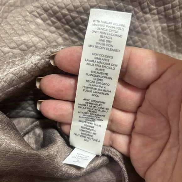 Chicos Women's Jacket Taupe/Grey Quilted Asymmetrical Zip Lightweight Size 1 EUC - Picture 9 of 10